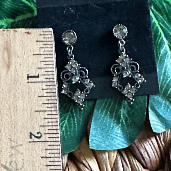 BOGO FREE VTG DANGLE CHANDELIER EARRINGS - Picture 3 of 5